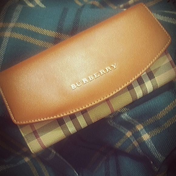 Burberry     Porter Wallet 💈 - Picture 1 of 4